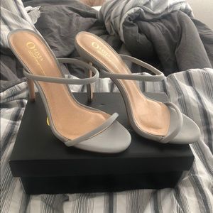 Fashionova grey heels